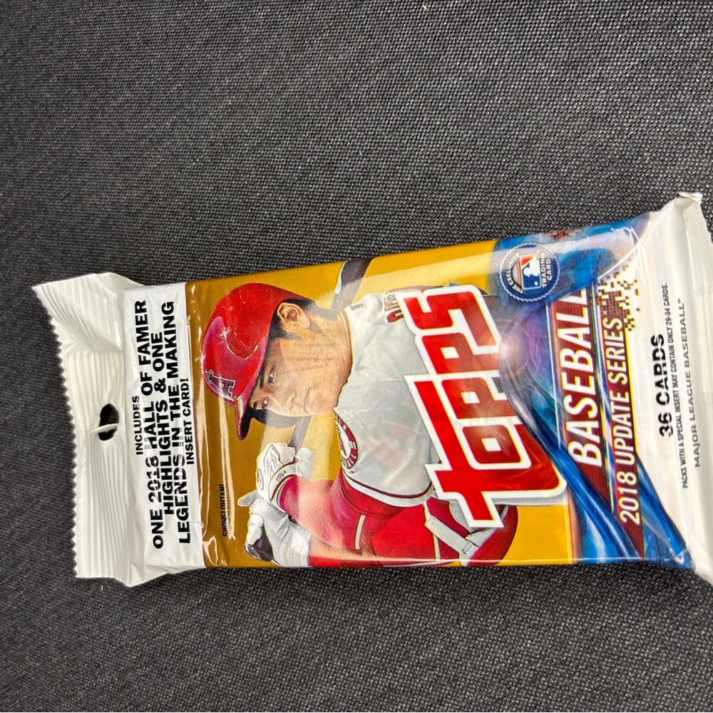 Topps Baseball 2018 Update Series Pack - Red and Gold - Picture 3 of 3